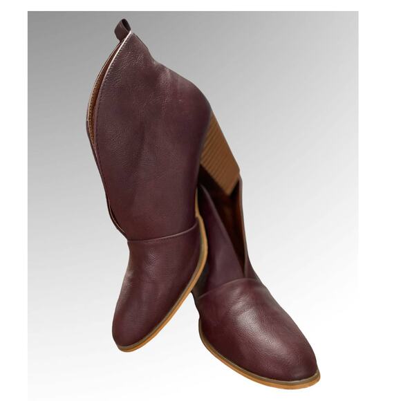 Booties, Weeboo, Burgundy, goes with Jeans to skirts, Wood look heel, Size 8 - Picture 1 of 6